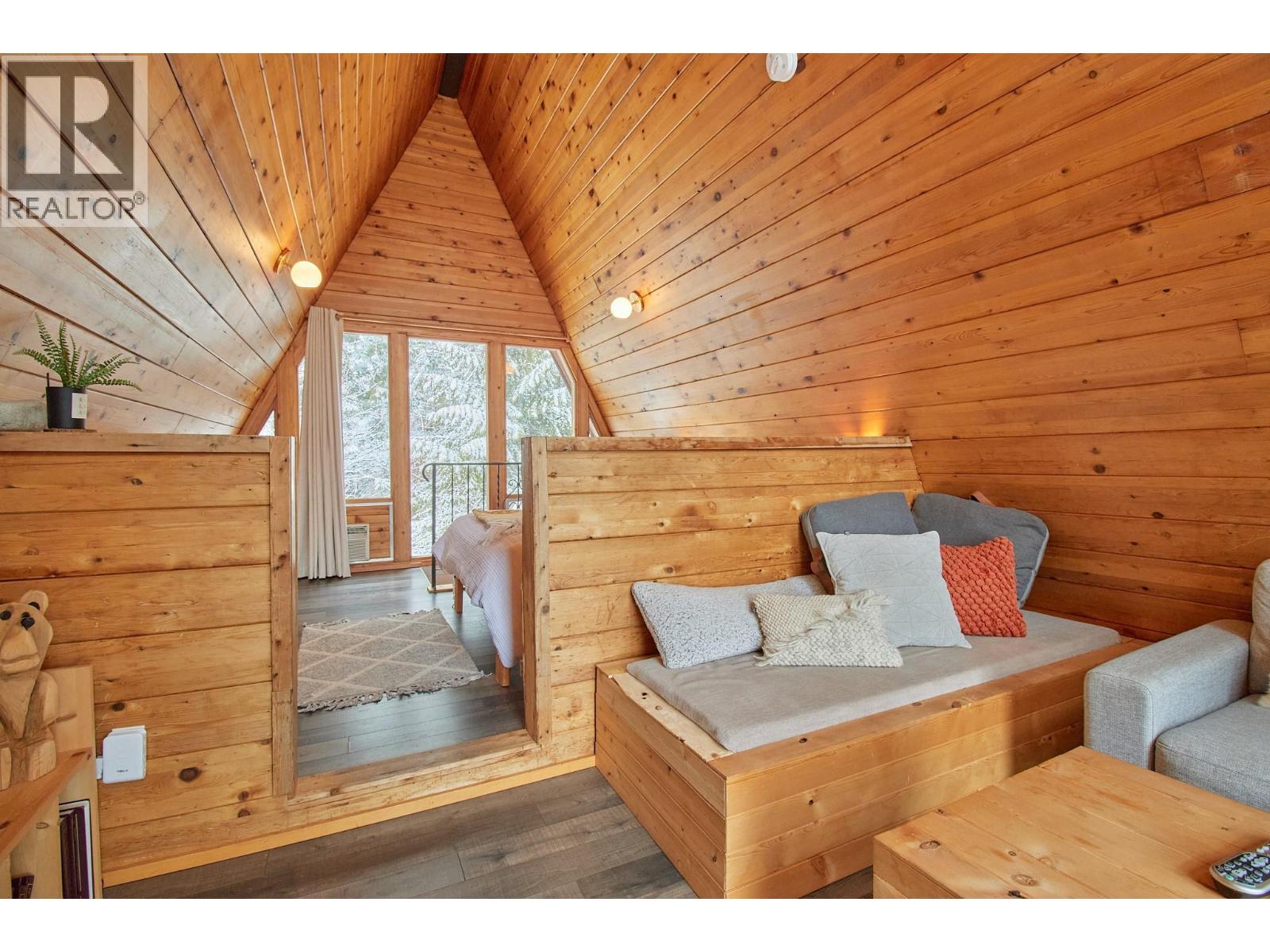 5123 Squilax Anglemont Road - 45