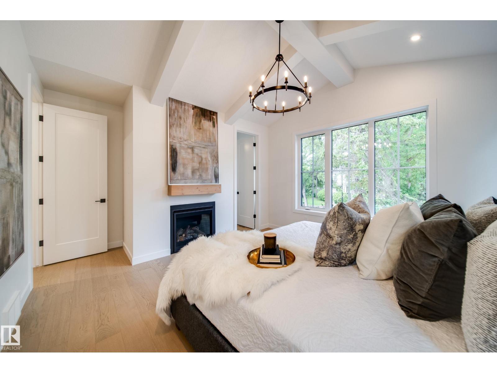 6003 111 AV NW - 32