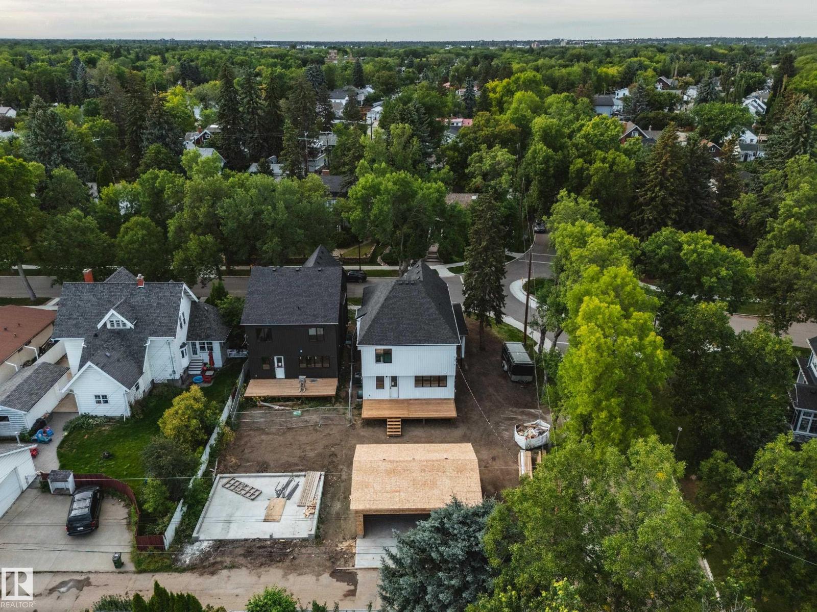 6003 111 AV NW - 60