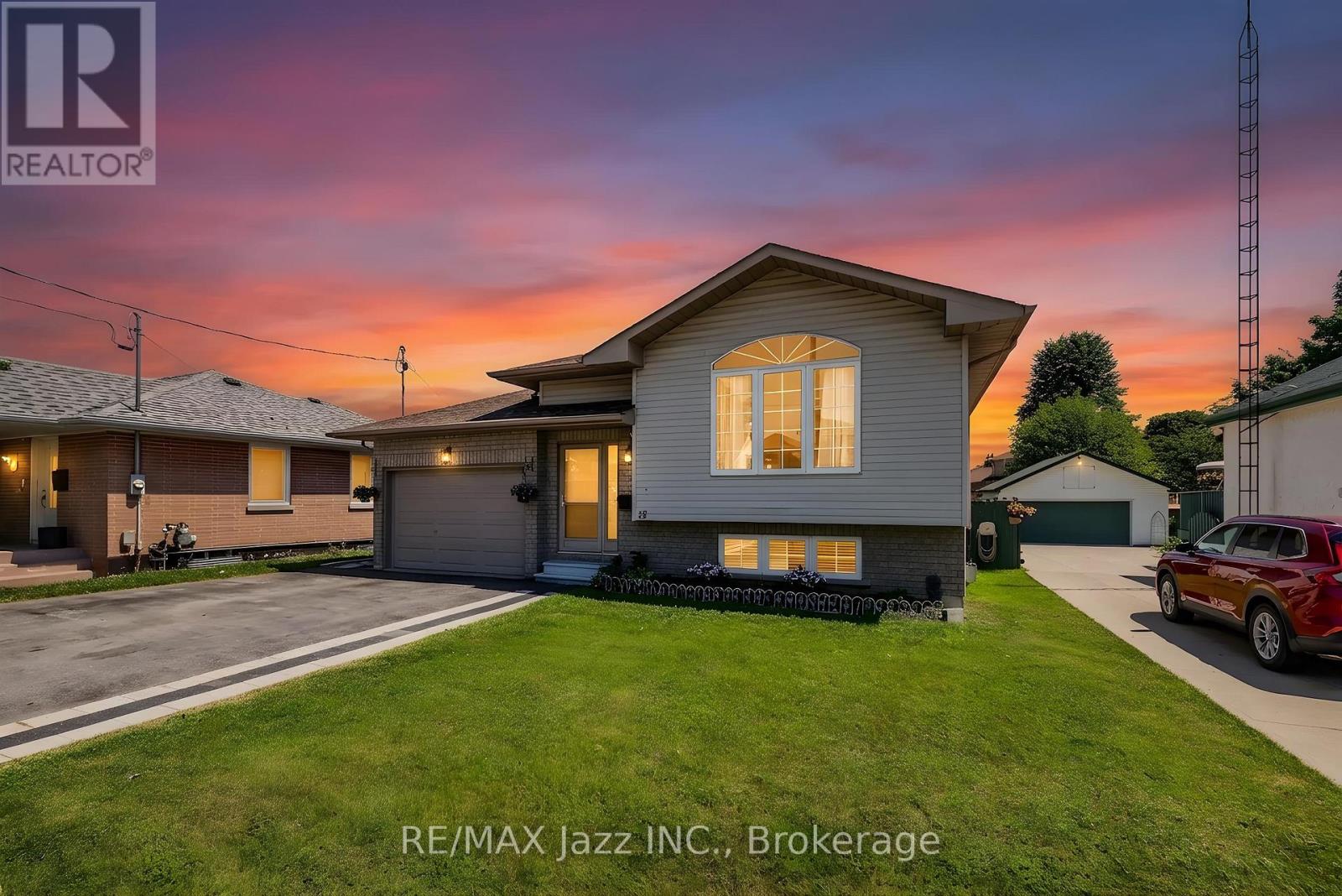 15 TOWNLINE ROAD S - 1