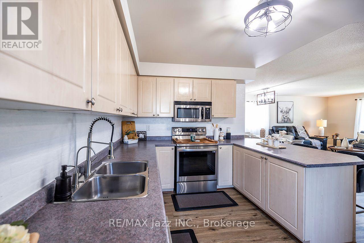15 TOWNLINE ROAD S - 11