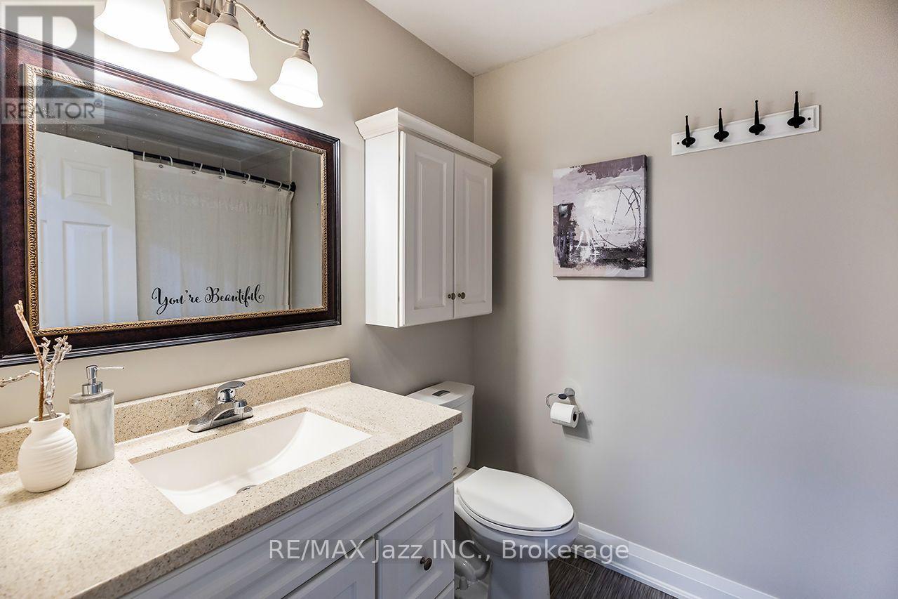 15 TOWNLINE ROAD S - 16