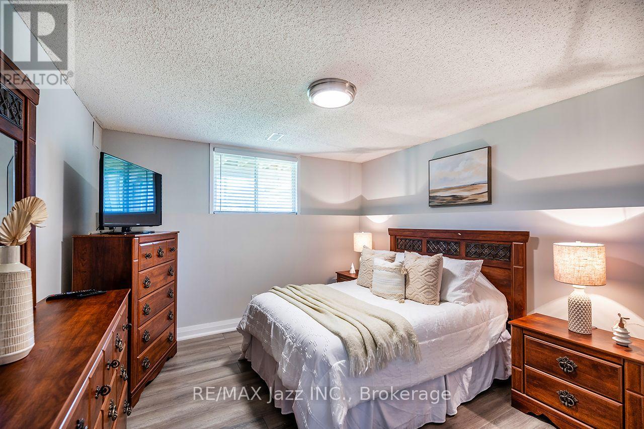 15 TOWNLINE ROAD S - 21