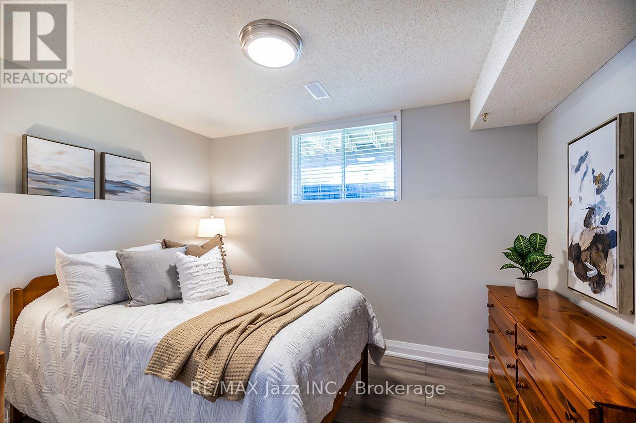 15 TOWNLINE ROAD S - 22