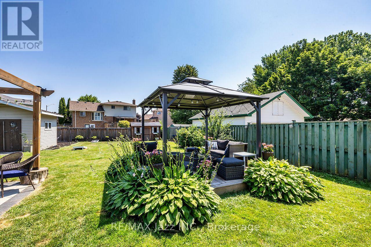15 TOWNLINE ROAD S - 27