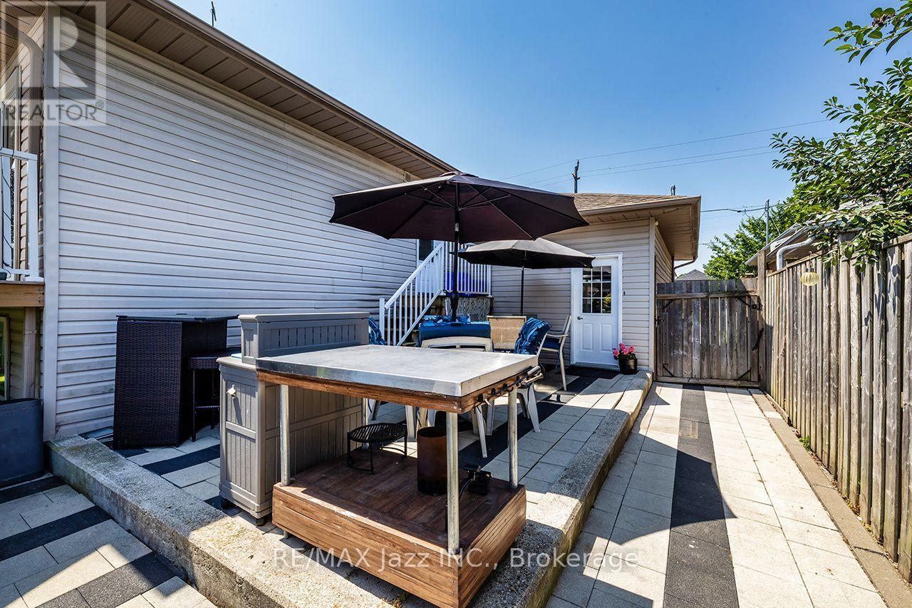 15 TOWNLINE ROAD S - 29