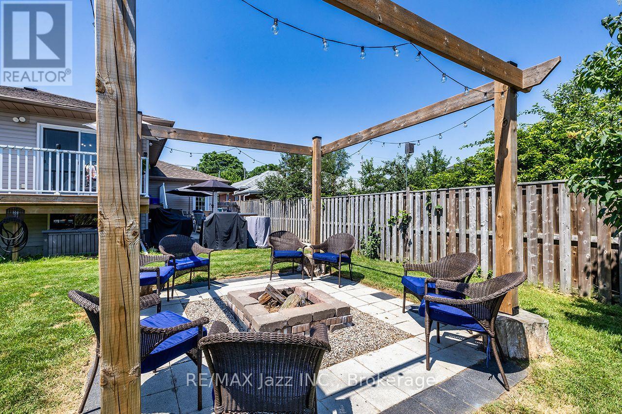 15 TOWNLINE ROAD S - 32