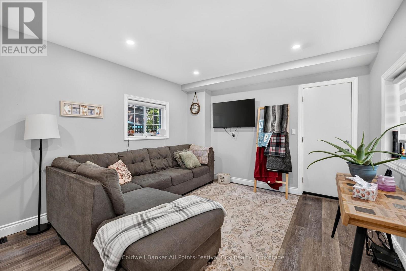 167 MONTREAL STREET - 11