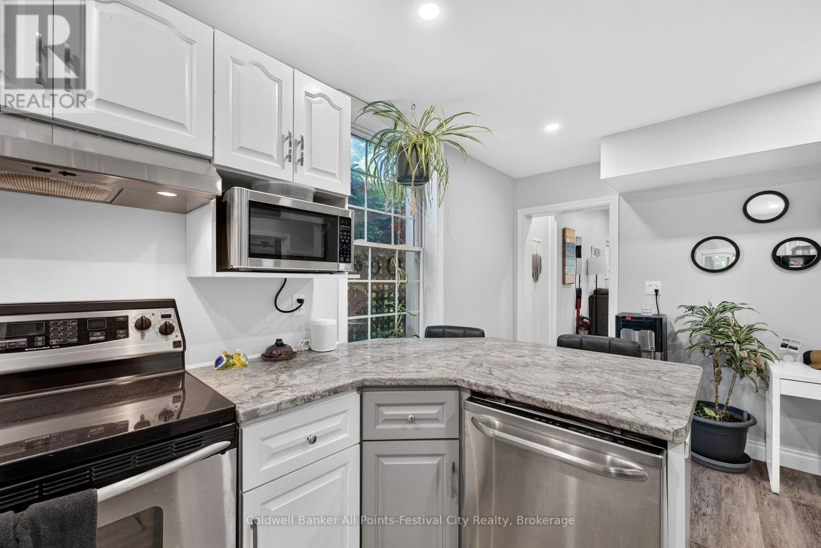 167 MONTREAL STREET - 18