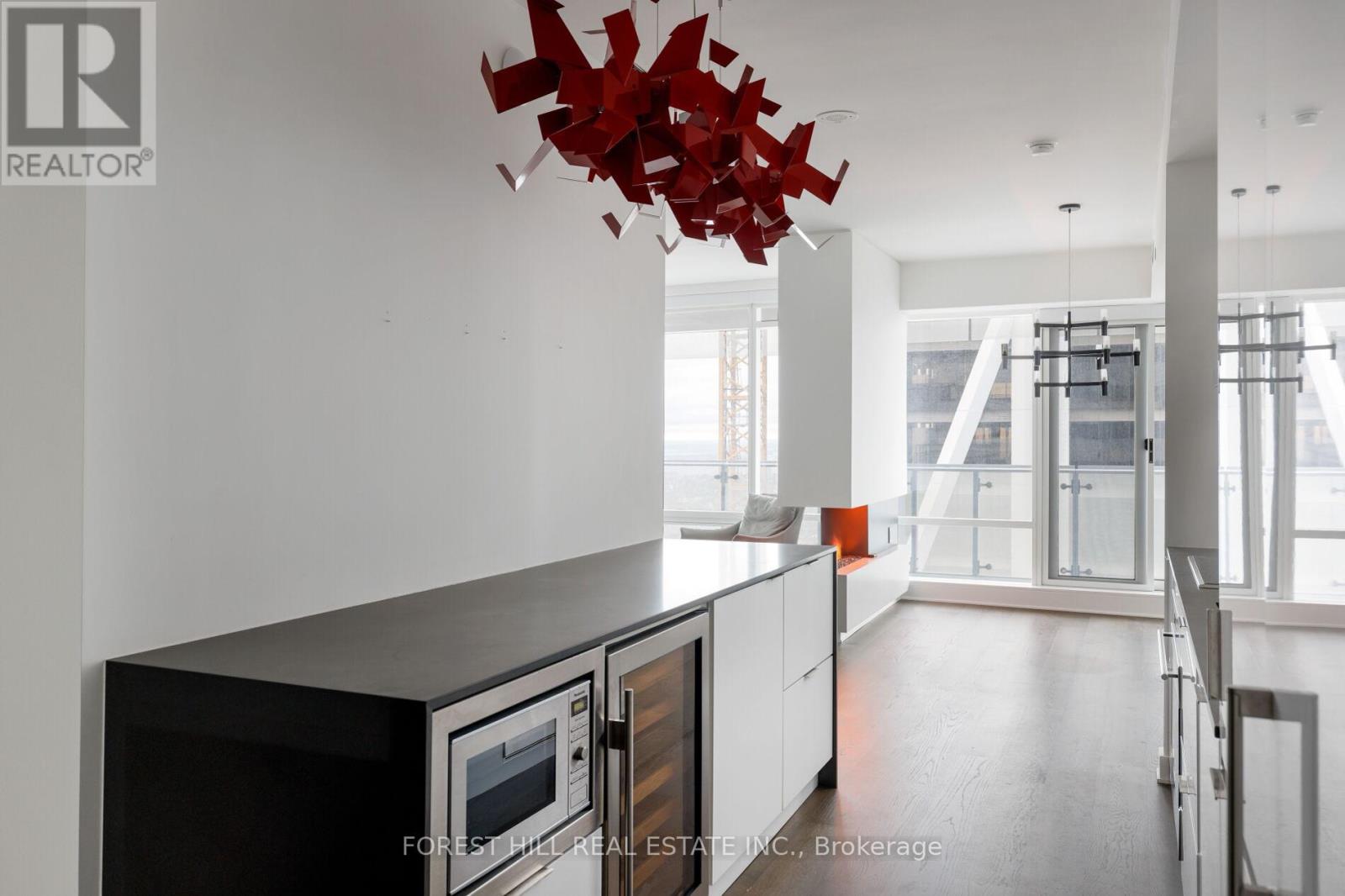 #6805 1 BLOOR STREET E - 23