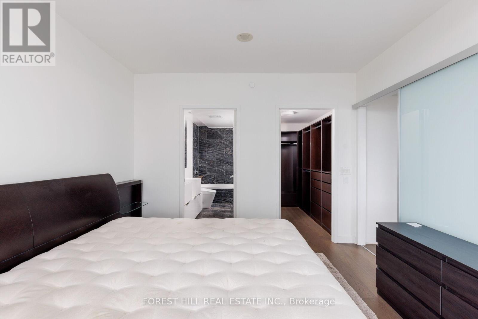 #6805 1 BLOOR STREET E - 38