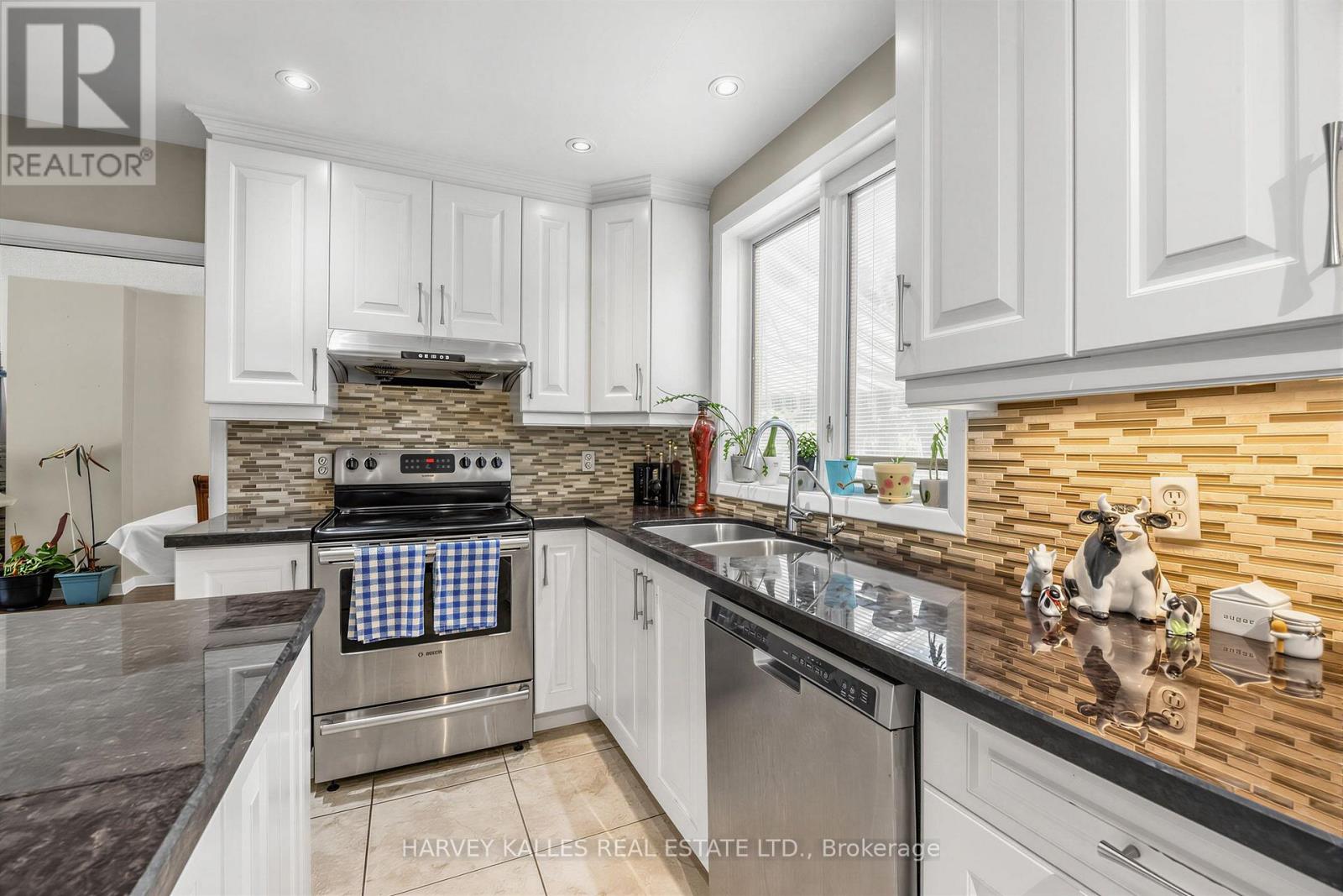 12 LONGHOPE PLACE - 13