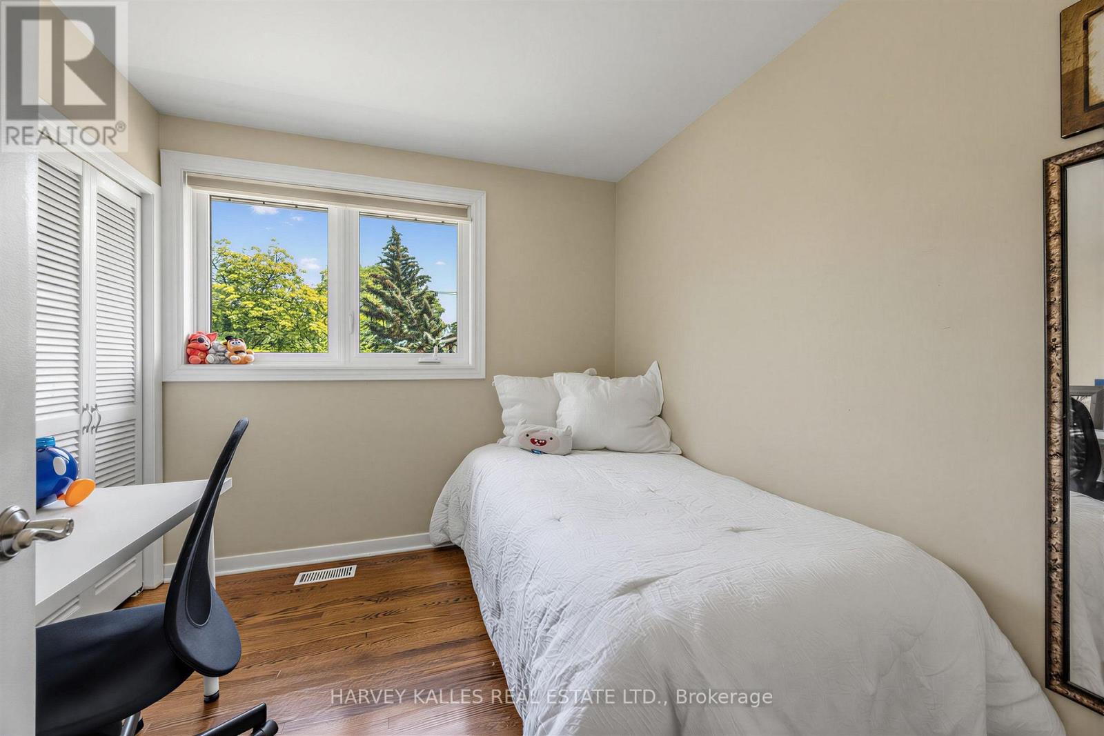 12 LONGHOPE PLACE - 19