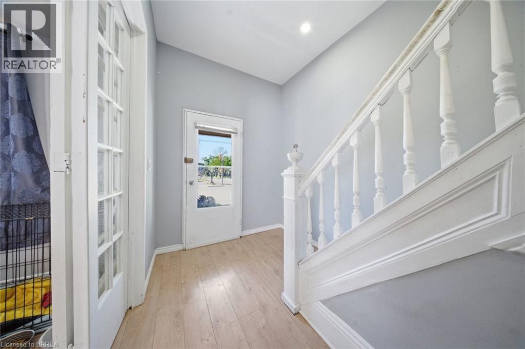 816 COLBORNE Street E - 14
