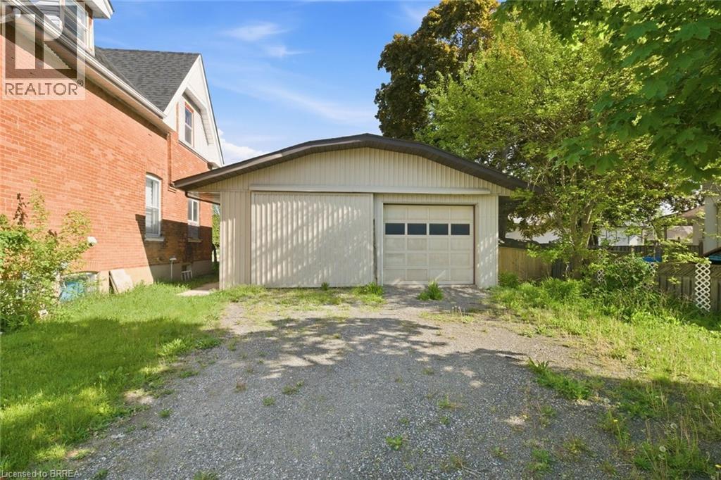 816 COLBORNE Street E - 5