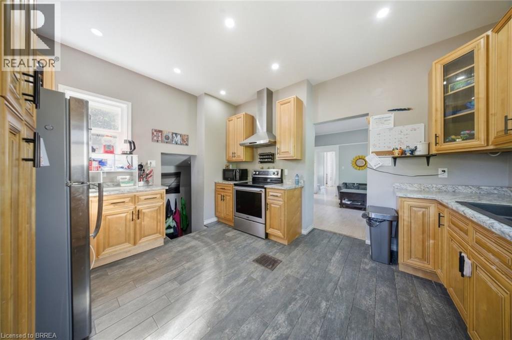 816 COLBORNE Street E - 21