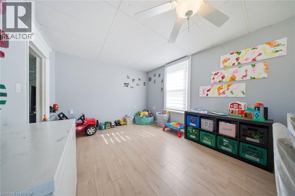816 COLBORNE Street E - 25