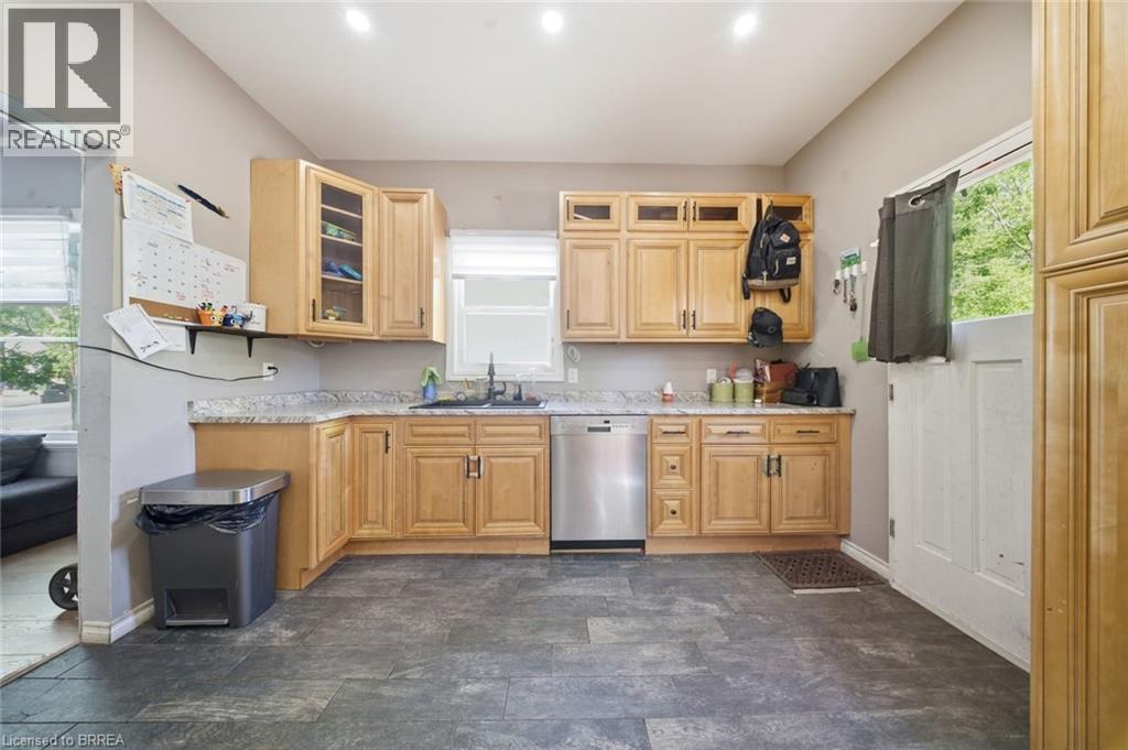 816 COLBORNE Street E - 19