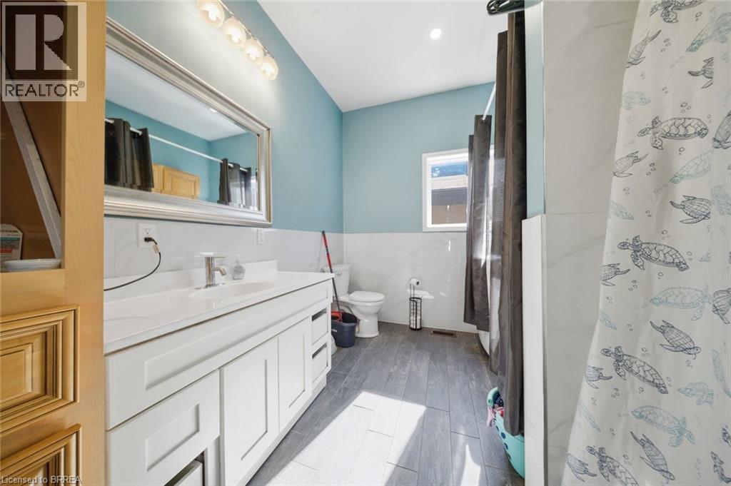 816 COLBORNE Street E - 23