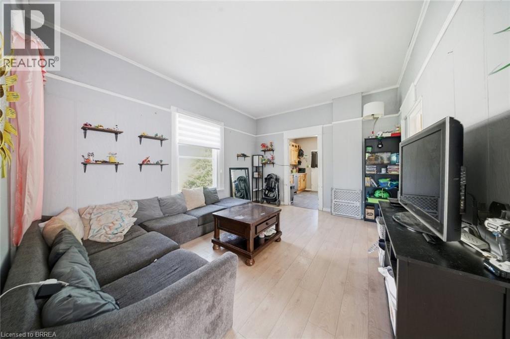 816 COLBORNE Street E - 17