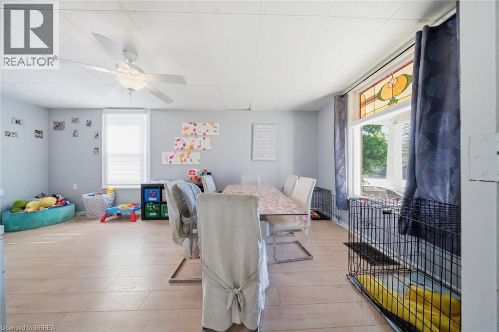 816 COLBORNE Street E - 24