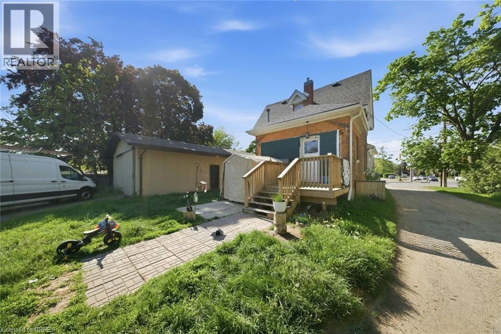 816 COLBORNE Street E - 33