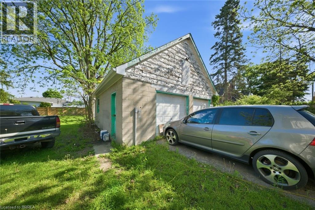816 COLBORNE Street E - 45