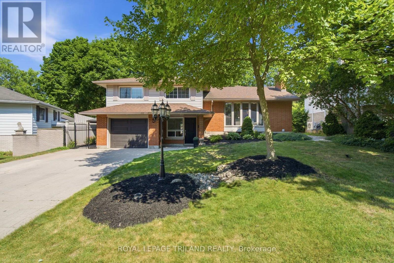 5 QUEEN MARY CRESCENT - 1
