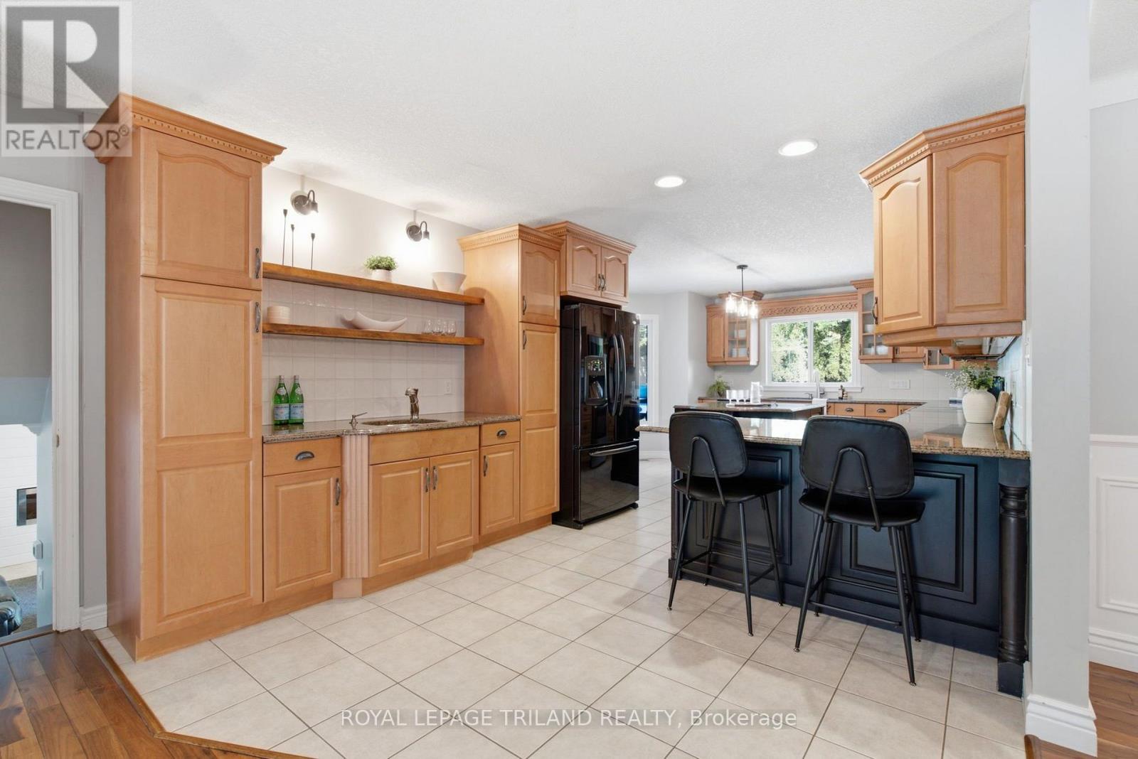 5 QUEEN MARY CRESCENT - 13