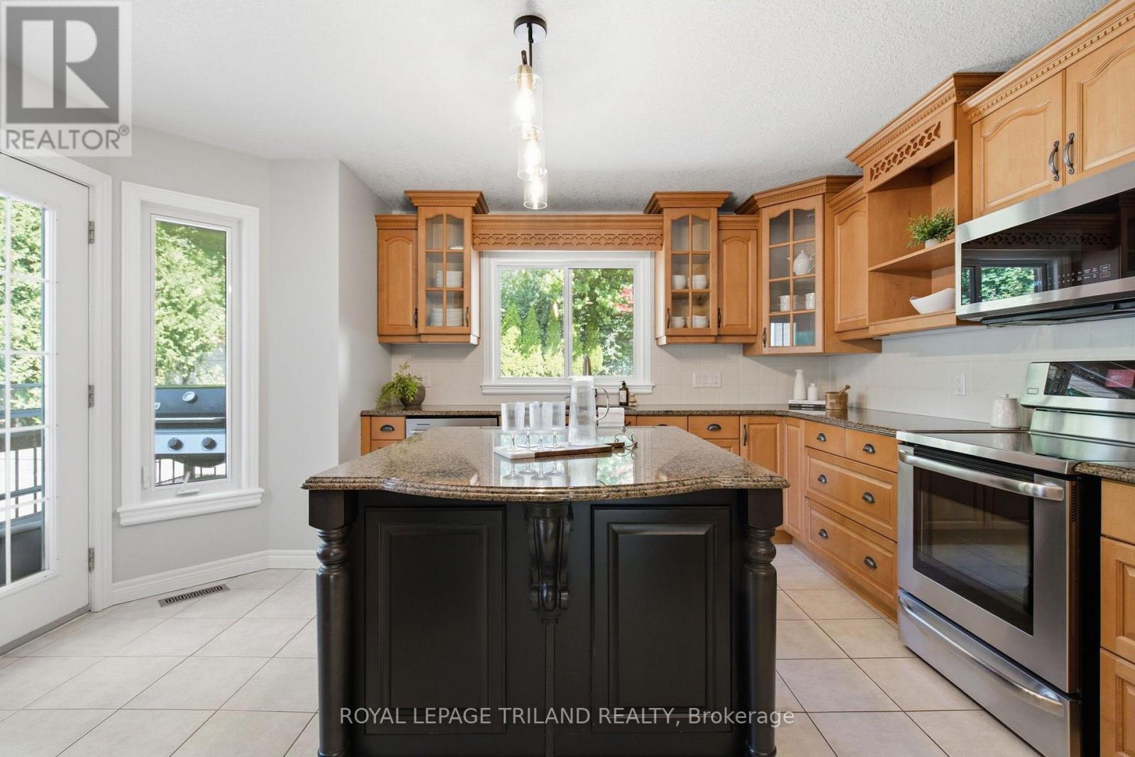 5 QUEEN MARY CRESCENT - 16