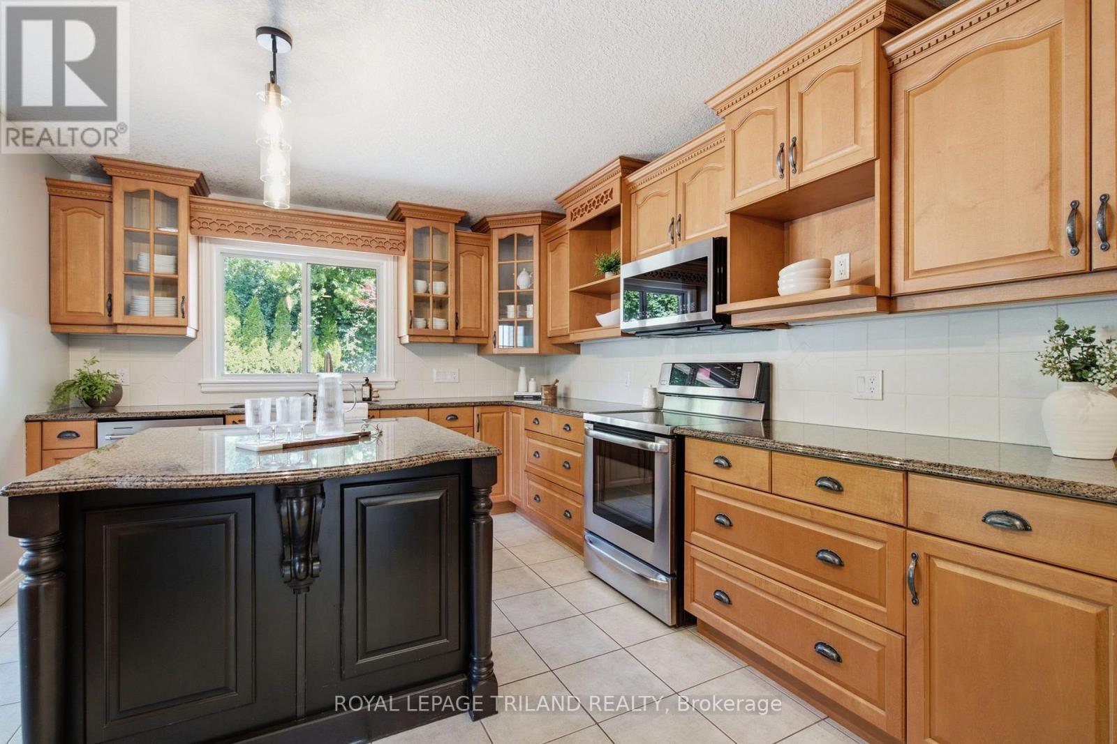 5 QUEEN MARY CRESCENT - 17