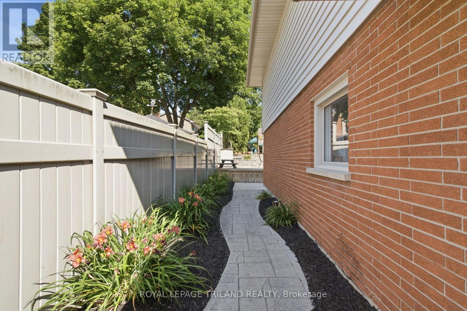 5 QUEEN MARY CRESCENT - 30
