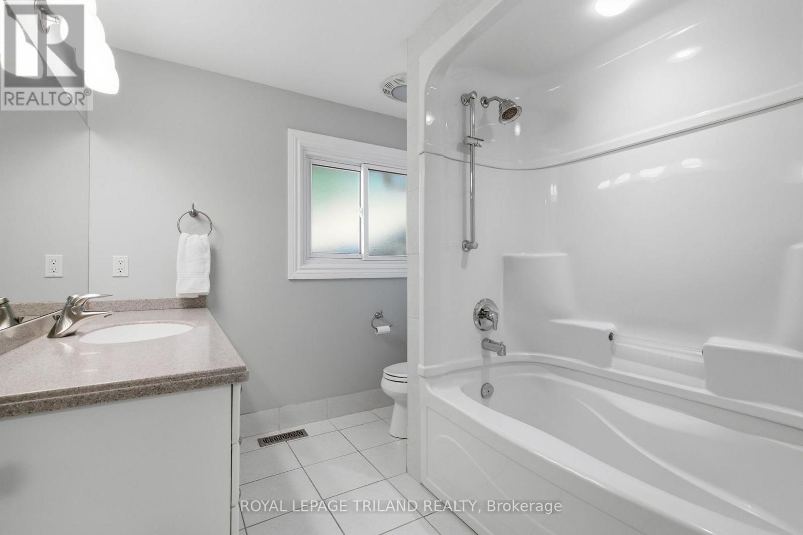5 QUEEN MARY CRESCENT - 40