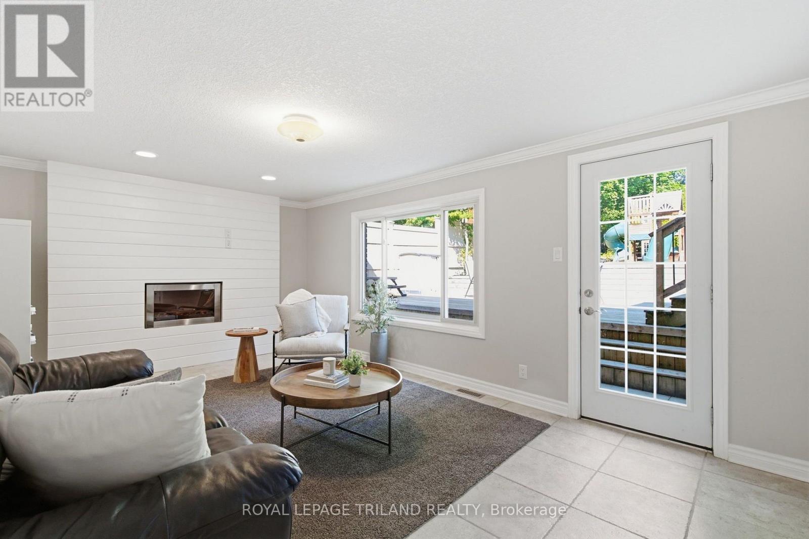 5 QUEEN MARY CRESCENT - 5