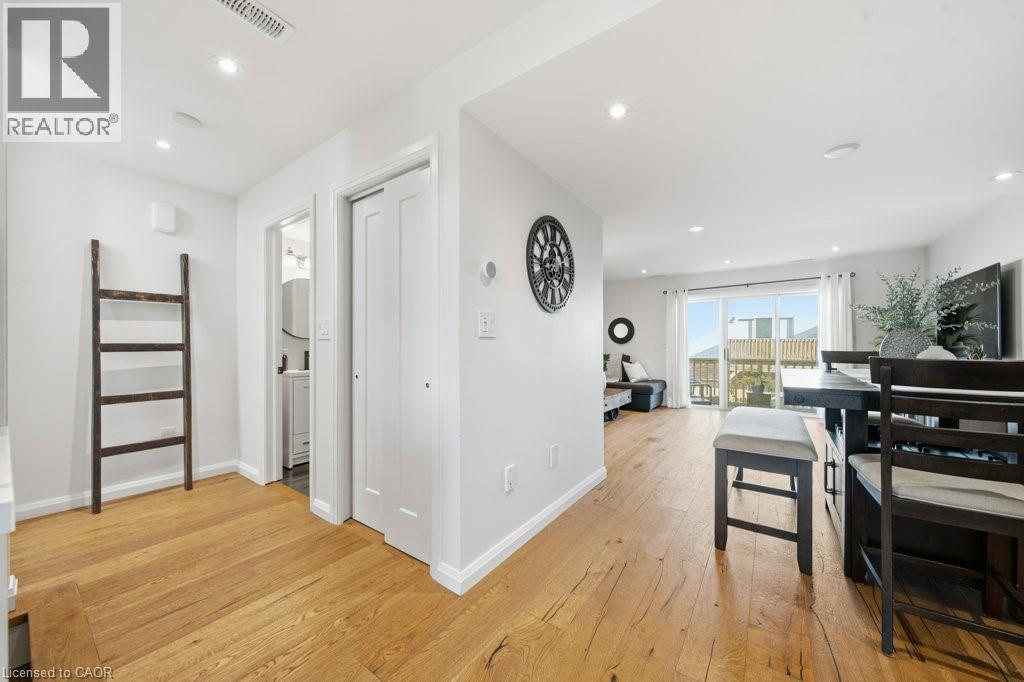 #25 4045 UPPER MIDDLE Road - 21