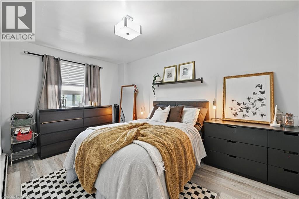 #43 2373 KING Street E - 26