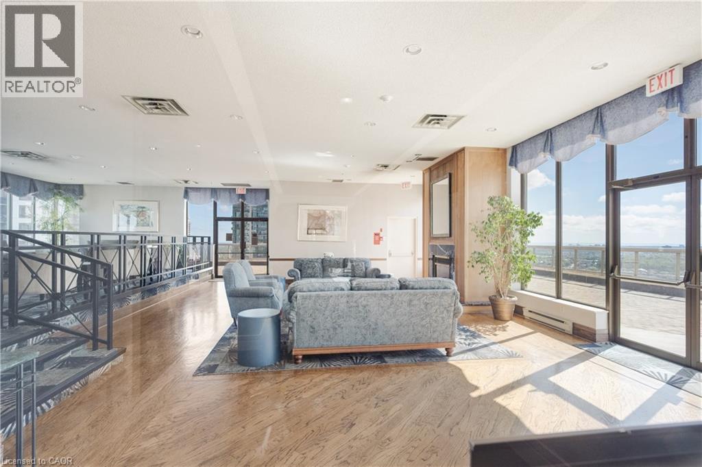 #2204 55 ELM Drive W - 33