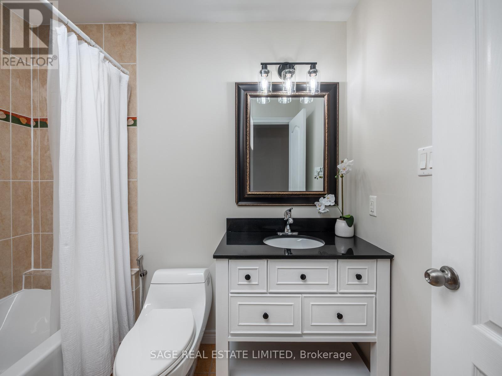 251A CHISHOLM AVENUE - 20