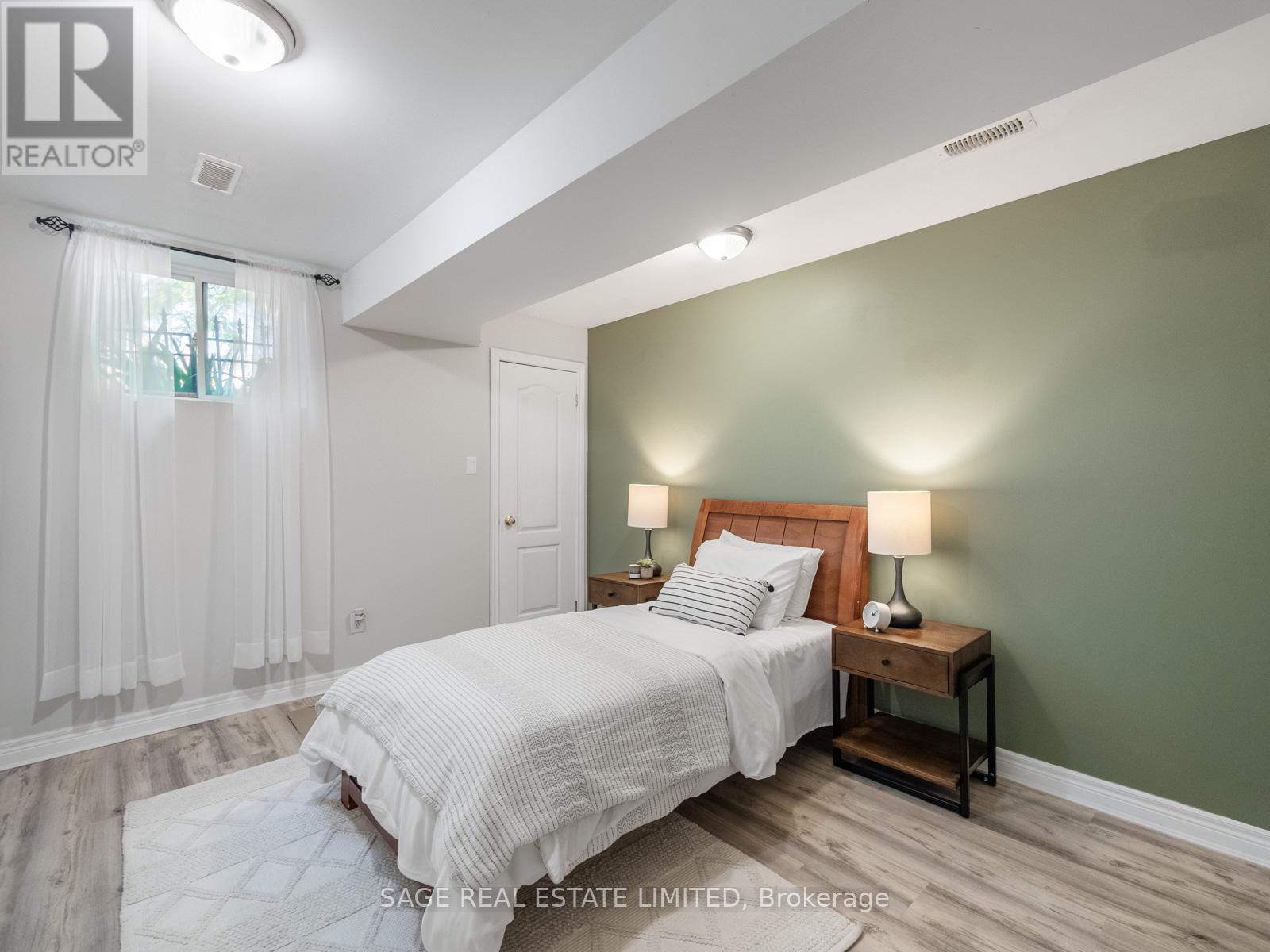 251A CHISHOLM AVENUE - 22