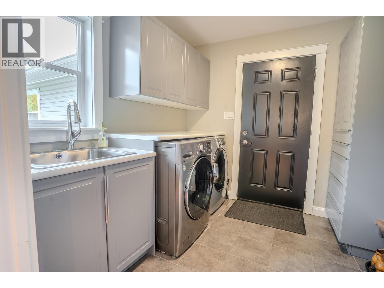 2399 HILLEN Crescent - Image 21