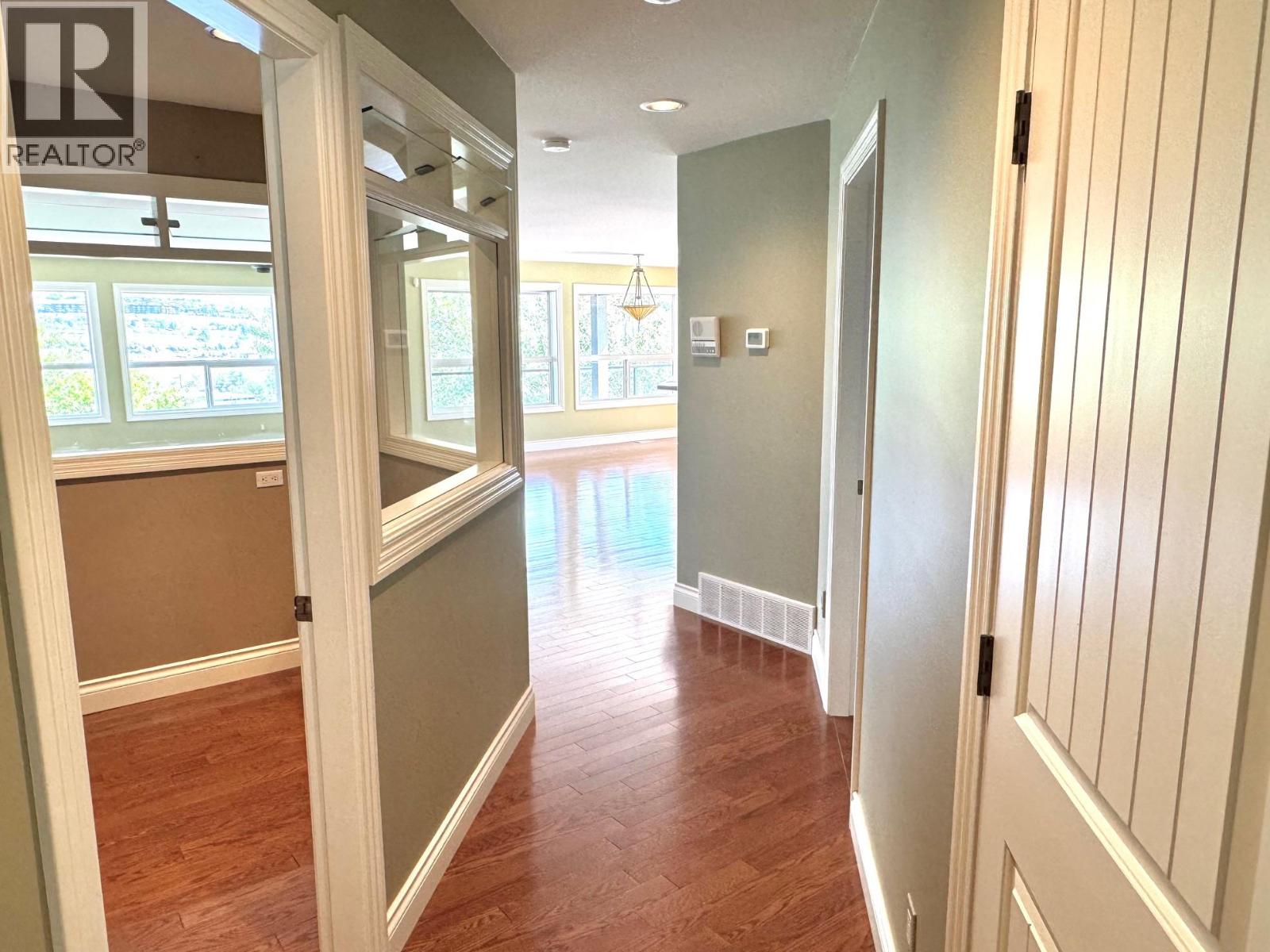 1491 Pine Crescent - 35