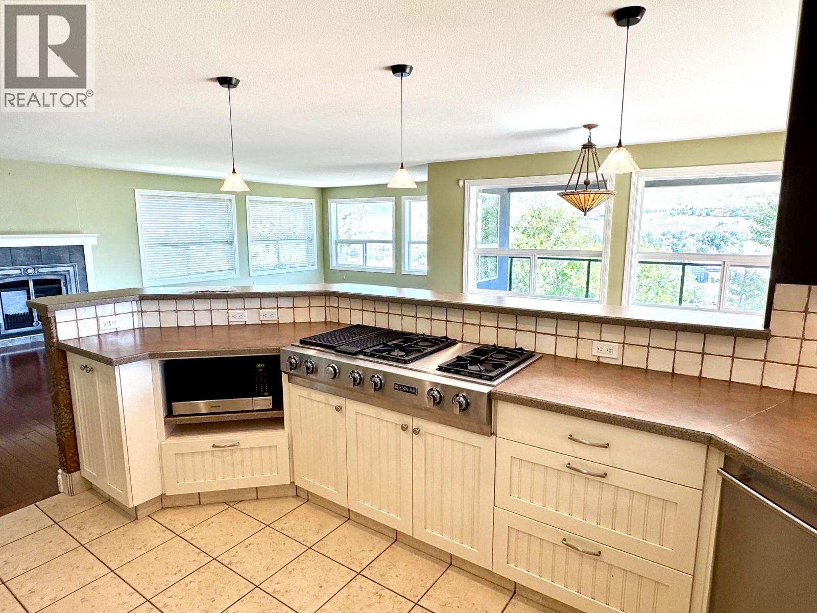 1491 Pine Crescent - 45