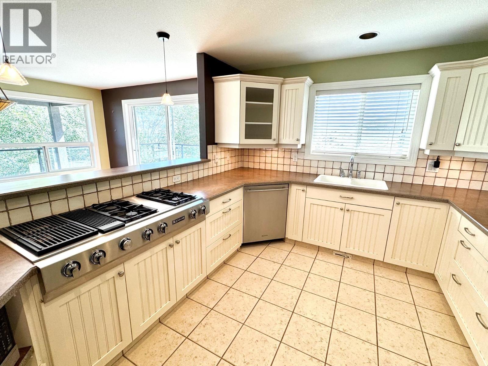 1491 Pine Crescent - Image 48