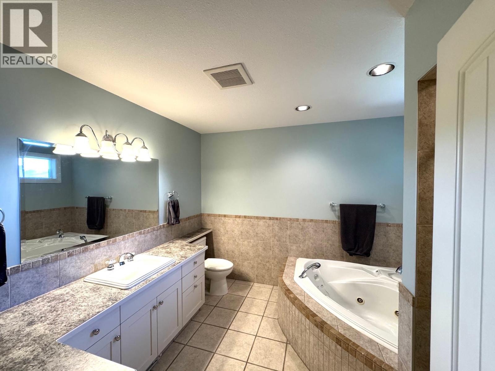 1491 Pine Crescent - 28