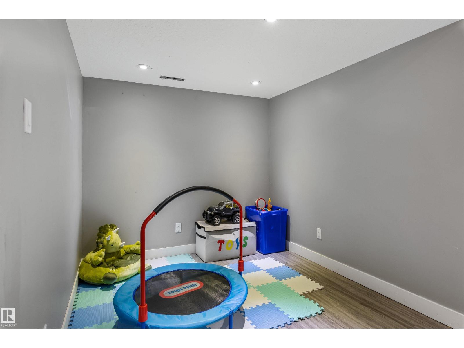1651 HAMMOND CR NW - 30