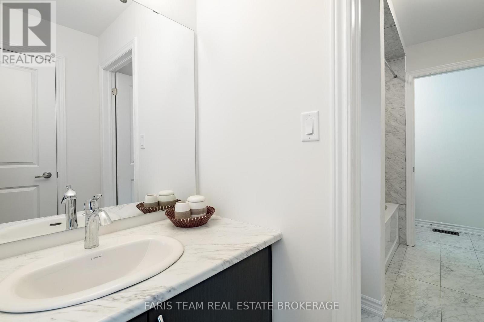 2263 LOZENBY STREET - 36