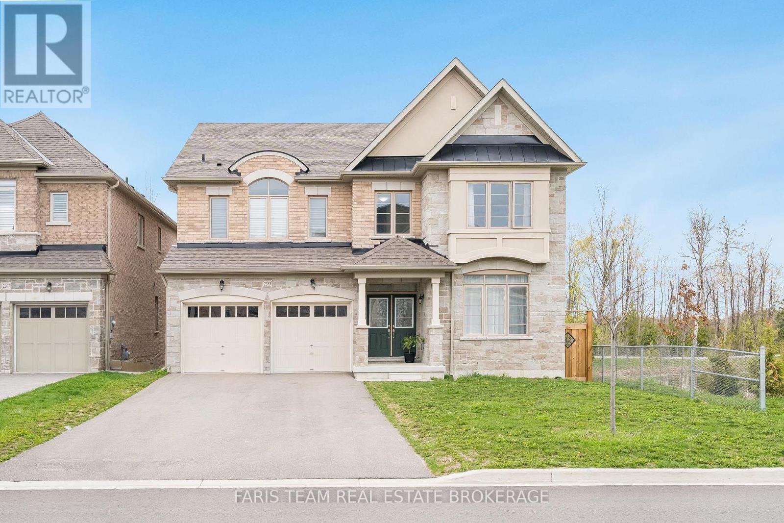 2263 LOZENBY STREET - 4