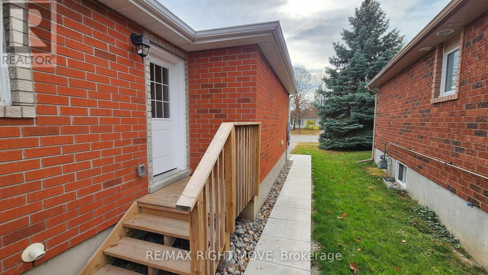300 CUNDLES ROAD W - 21