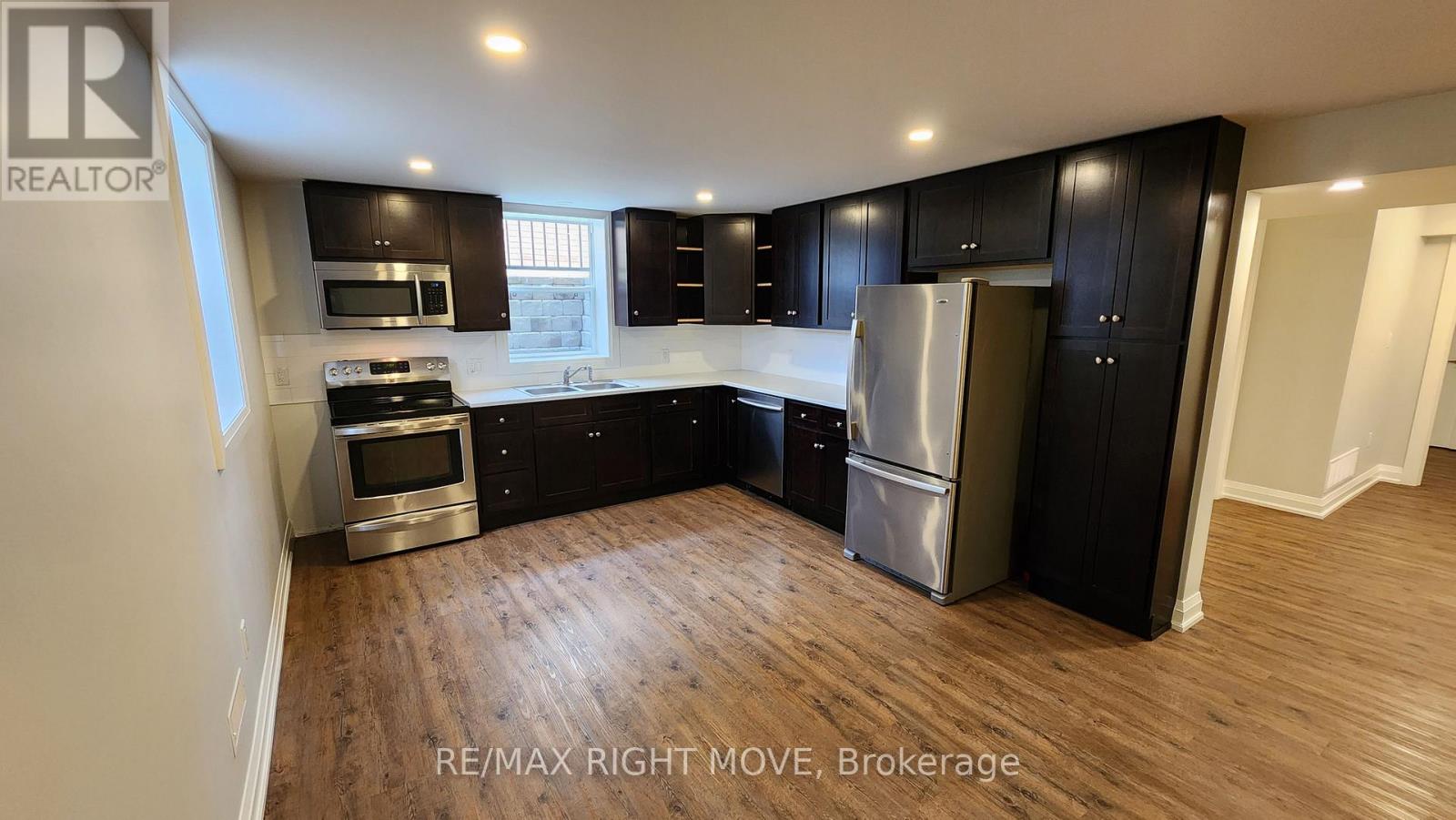 300 CUNDLES ROAD W - 25