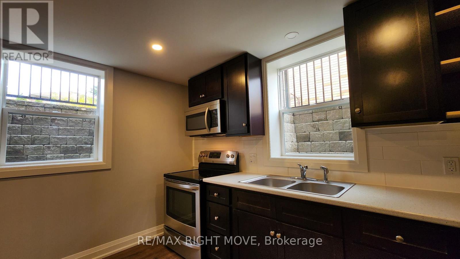 300 CUNDLES ROAD W - 26